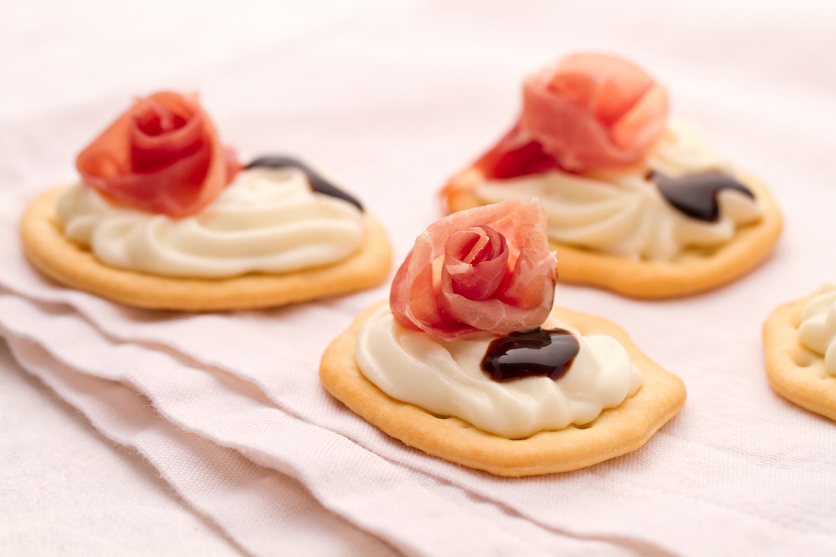 Schiacciate avec crème de squacquerone et culatello