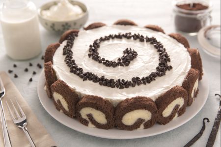 Cheesecake swiss roll