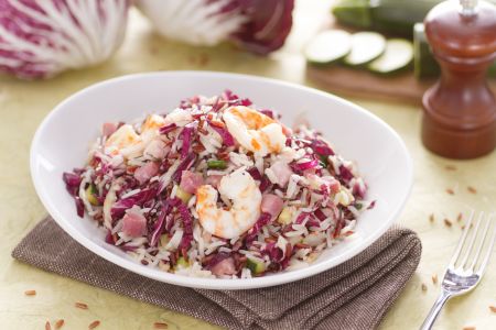 Salade de riz basmati et rouge avec dés de lardons doux
