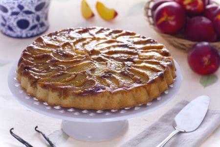 Gâteau renversé aux pêches et amaretti