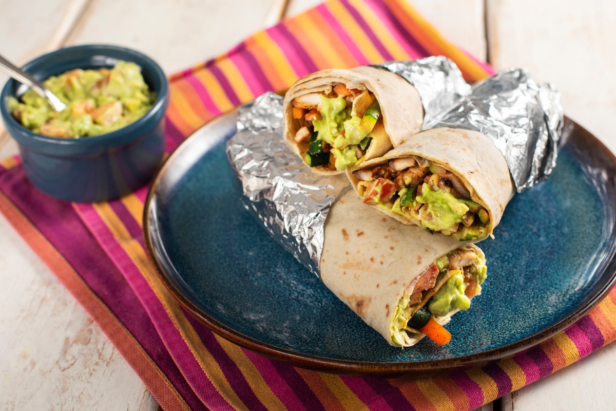 Tortillas avec porc épicé et guacamole au yaourt