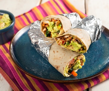 Tortillas avec porc épicé et guacamole au yaourt