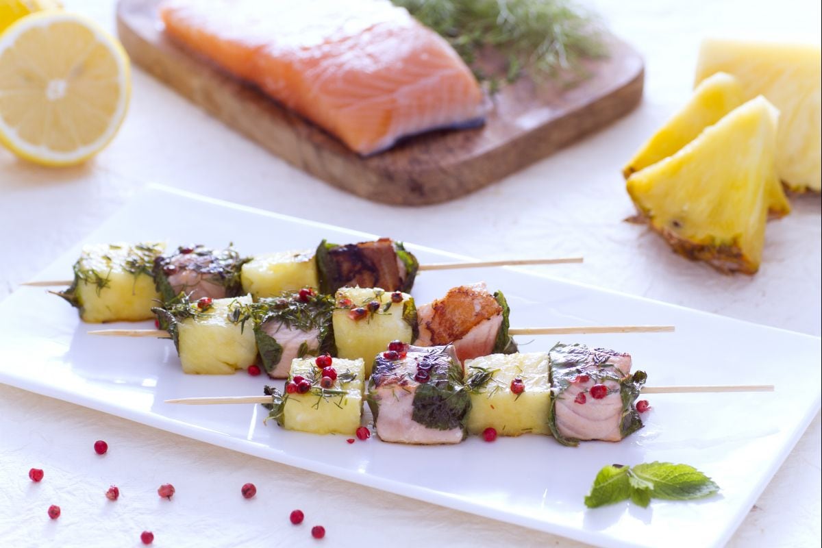 Brochettes d'ananas et saumon au citron