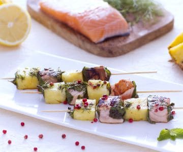 Brochettes d'ananas et saumon au citron