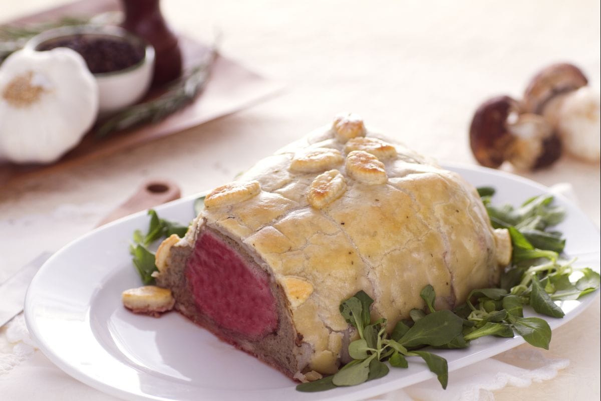 Cœur de gîte en croûte avec lard et cèpes