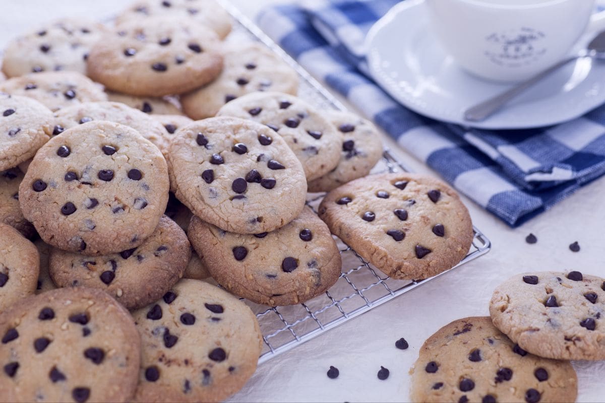 Cookies au lait concentré avec noisettes et pépites de chocolat