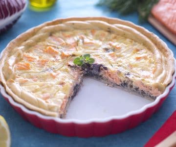 Quiche au saumon avec pommes de terre et radicchio