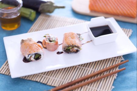 Roulés de saumon farcis aux légumes et fromage