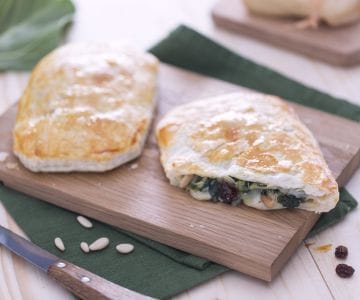 Feuilletés farcis aux blettes, pignons et raisins secs