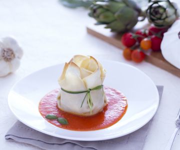 Pochettes avec burrata, artichauts et sauce tomate