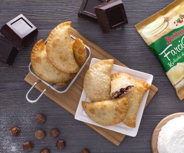 Panzerotti à la ricotta, chocolat et éclats de noisettes