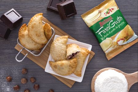 Panzerotti à la ricotta, chocolat et éclats de noisettes