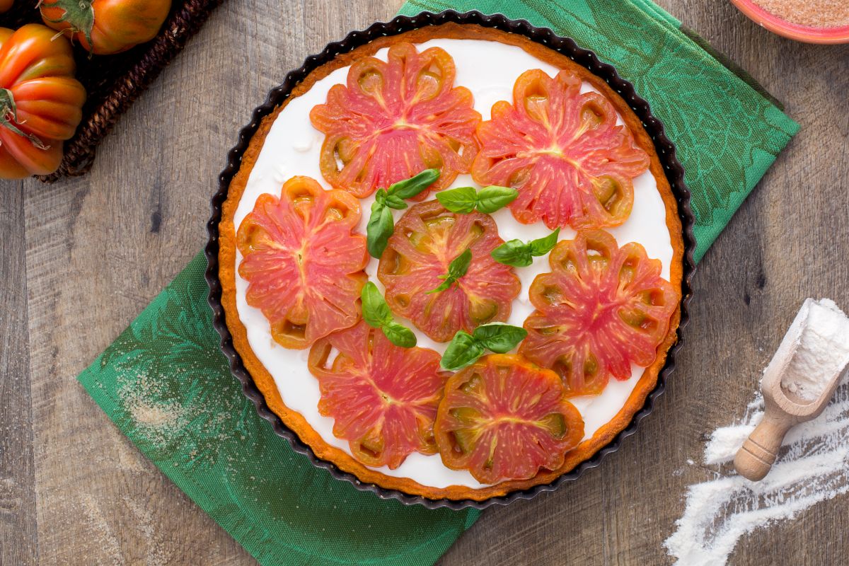 Tarte salée à la tomate avec stracciatella