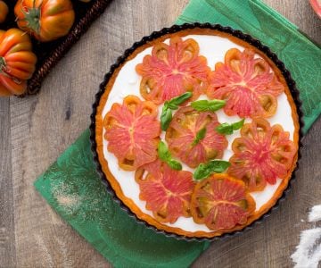 Tarte salée à la tomate avec stracciatella