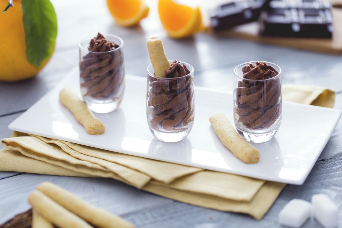 Mousse au chocolat avec sablés à l'orange