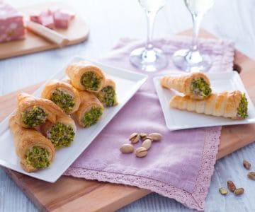 Cornets salés avec mousse de mortadelle
