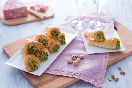 Cornets salés avec mousse de mortadelle