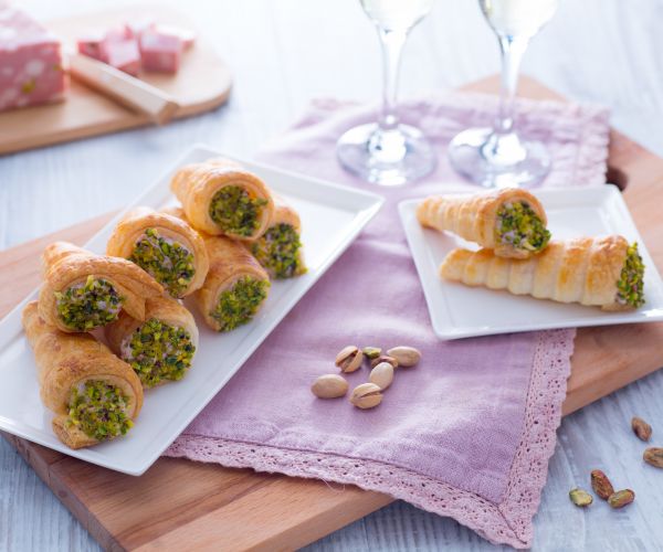 Cornets salés avec mousse de mortadelle