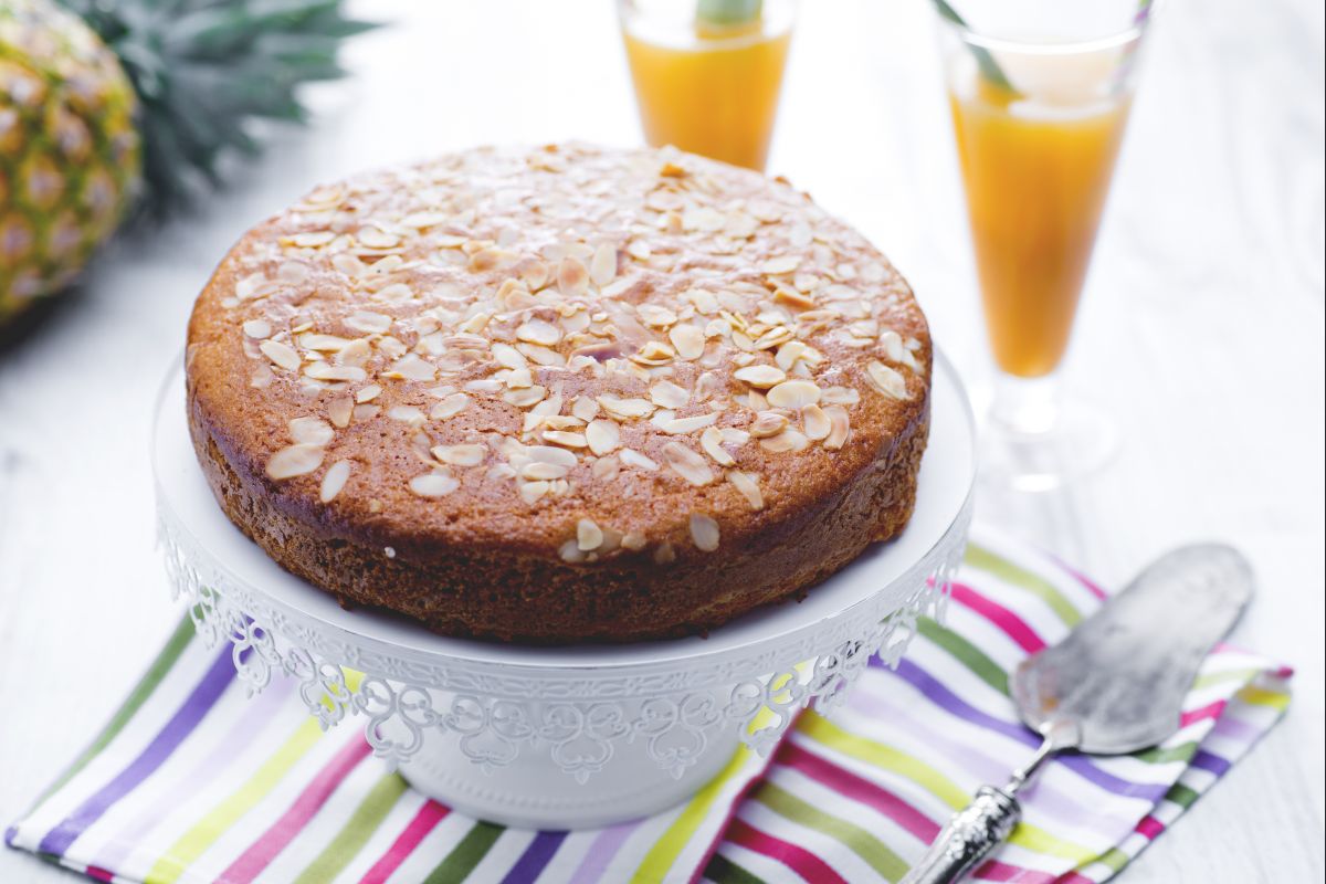 Jus centrifugé et gâteau avec les épluchures