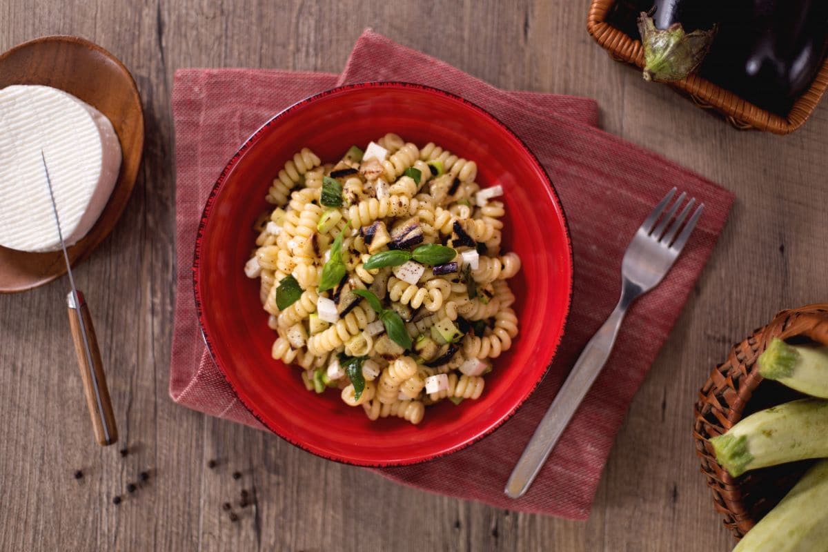 Fusilli bucatini aux aubergines et courgettes avec primosale