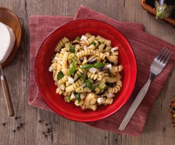 Fusilli bucatini aux aubergines et courgettes avec primosale