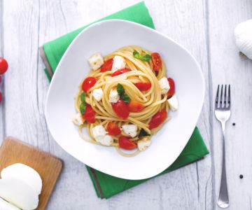 Spaghettis carrés avec sauce fraîche et mozzarella