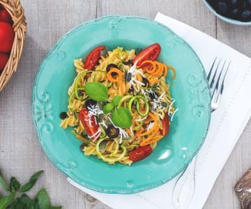 Fusilli complets à la crudaiola avec légumes, graines de courge et ricotta salée