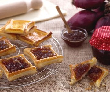 Feuilletés à la confiture d'oignons
