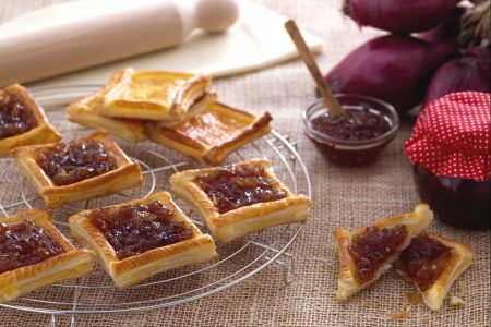 Feuilletés à la confiture d'oignons