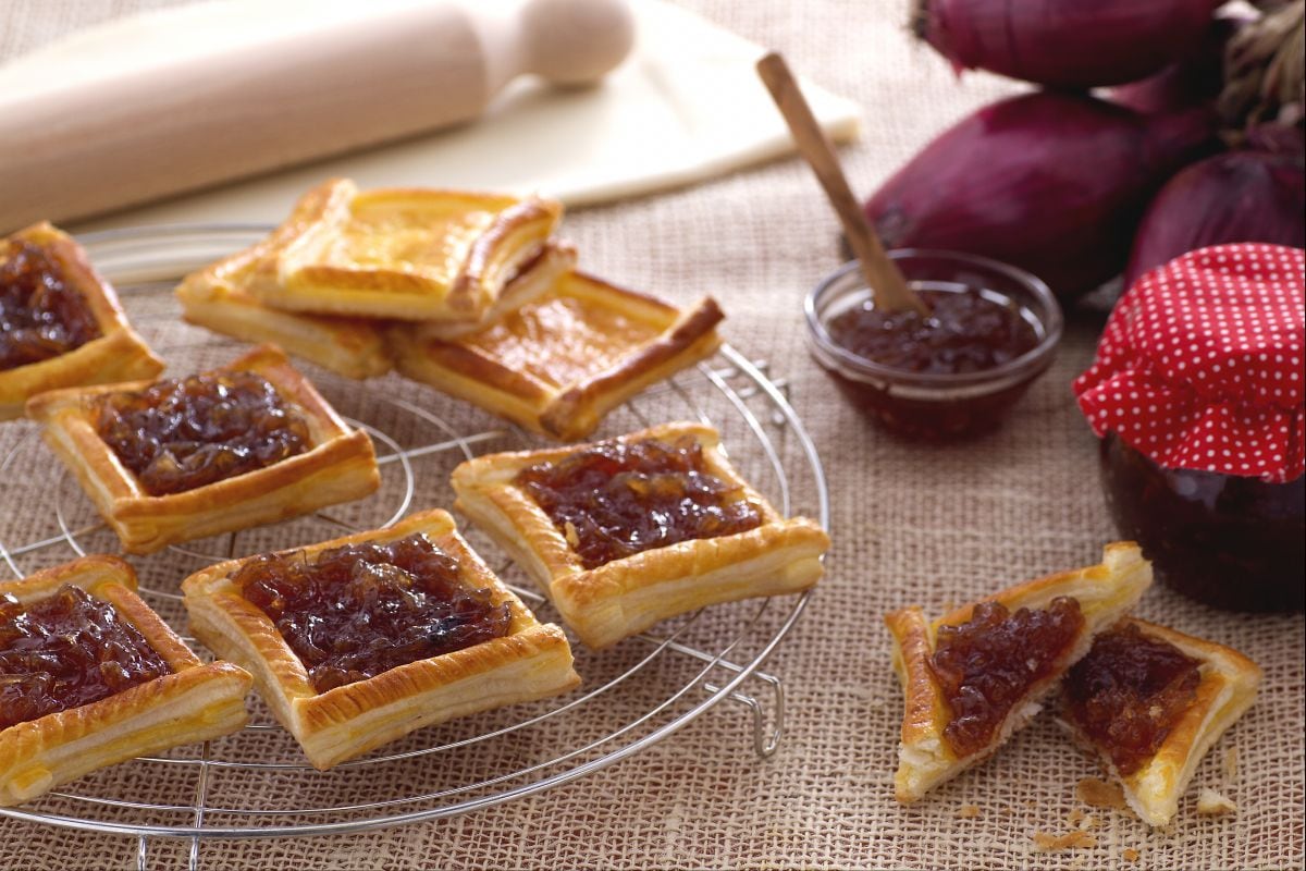 Feuilletés à la confiture d'oignons