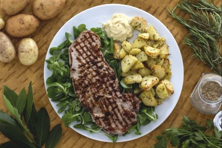 Paillard avec pommes de terre et mayonnaise au cumin