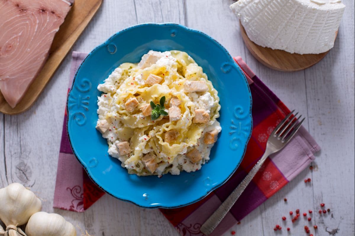 Reginette avec crème de ricotta et dés d'espadon