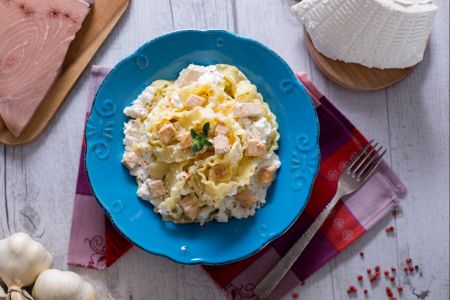 Reginette avec crème de ricotta et dés d'espadon