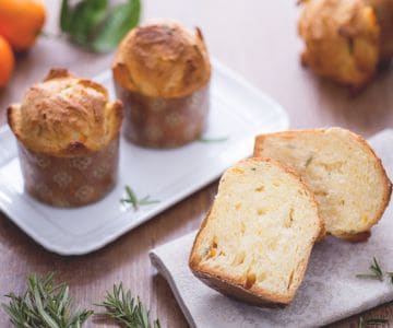 Petits panettones avec mandarine confite et romarin