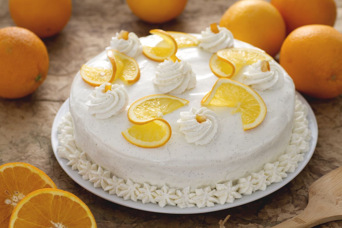 Gâteau à l'orange avec crème au yaourt