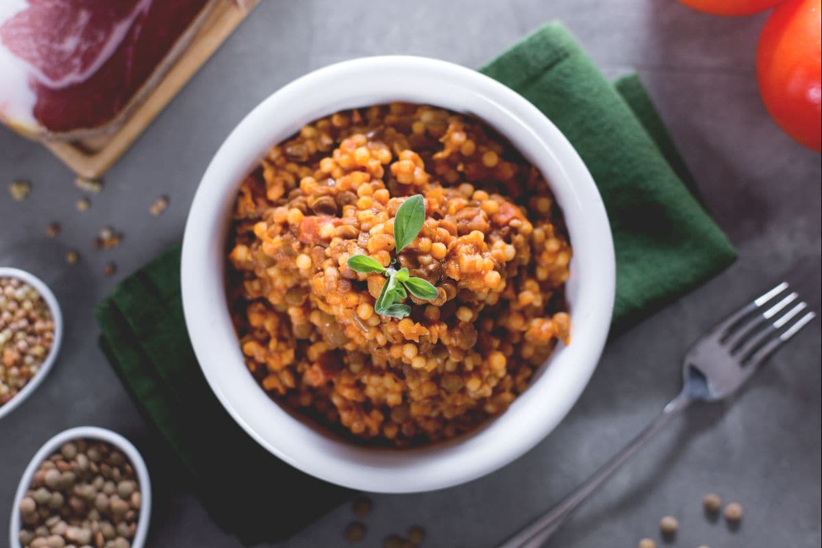 Fregola avec des lentilles