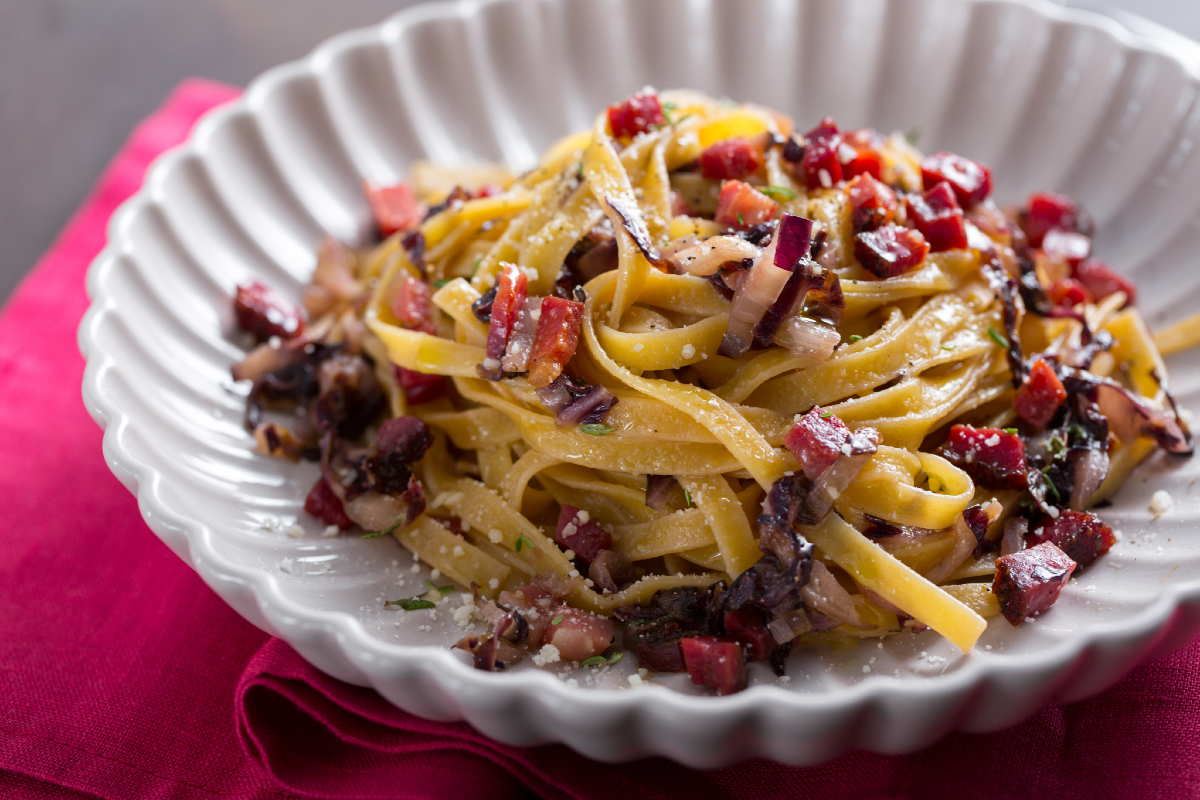 Tagliatelles au radicchio et speck