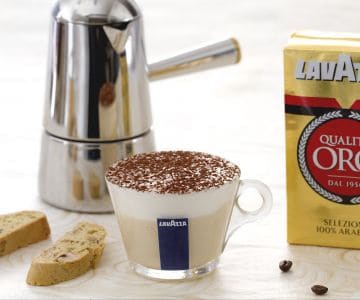 Mousse au café en tasse avec cantucci