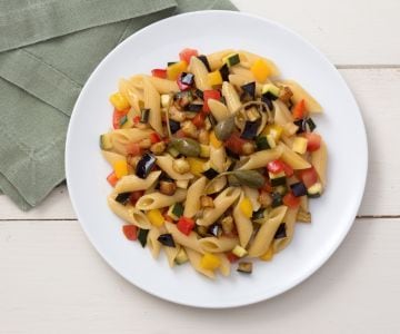 Pâtes froides avec caponata de légumes