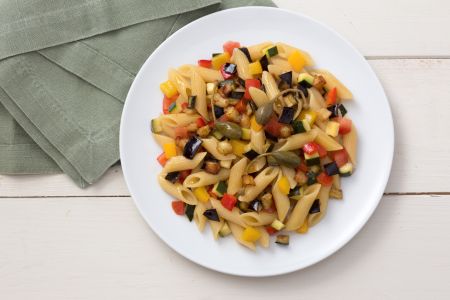 Pâtes froides avec caponata de légumes