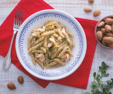 Penne au pesto d'amandes et crevettes
