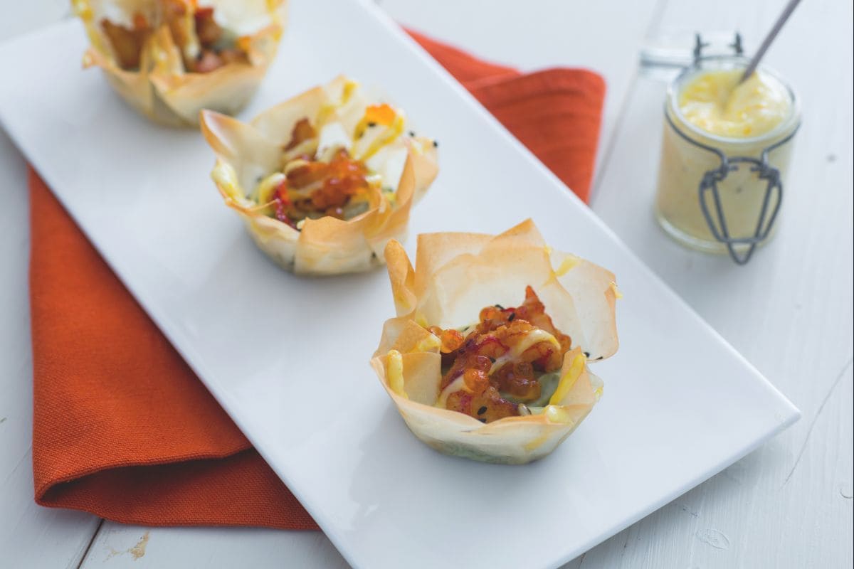 Paniers aux crevettes et avocat