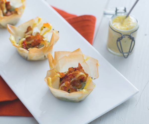 Paniers aux crevettes et avocat