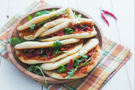 Pita avec houmous de tomates séchées