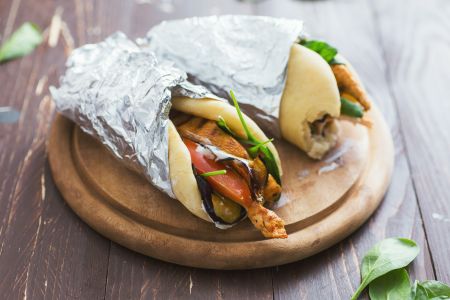 Pita avec aubergines et poulet