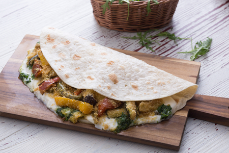 Piadina avec légumes gratinés