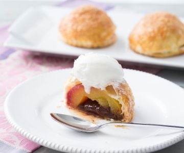 Pêches en feuilleté