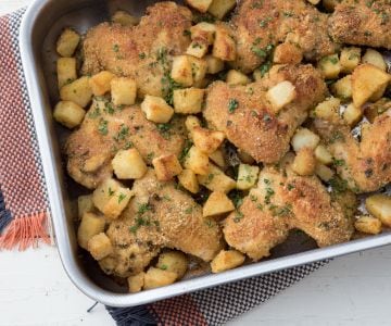 Ailes de poulet et pommes de terre savoureuses