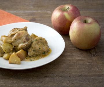 Poulet au curry avec des pommes