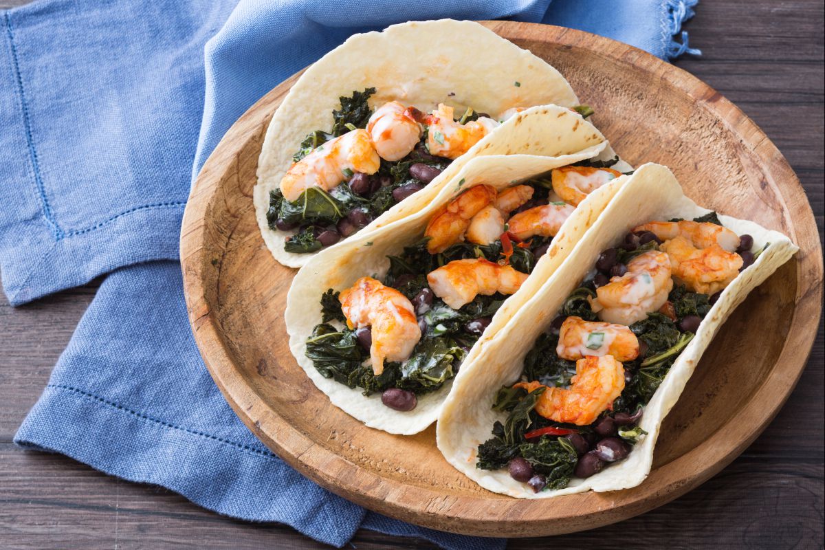 Tacos avec chou kale et crevettes